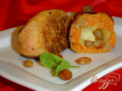 Морковные котлеты с яблоками, курагой и изюмом Морковные котлеты с яблоками, курагой и изюмом