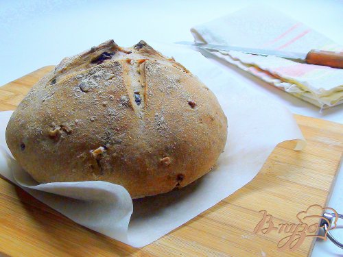 Гречишный хлеб с изюмом и орехами, на яблочной закваске. Гречишный хлеб с изюмом и орехами, на яблочной закваске.
