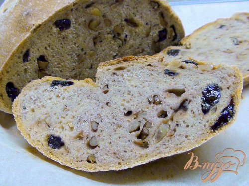 Гречишный хлеб с изюмом и орехами, на яблочной закваске. Гречишный хлеб с изюмом и орехами, на яблочной закваске.