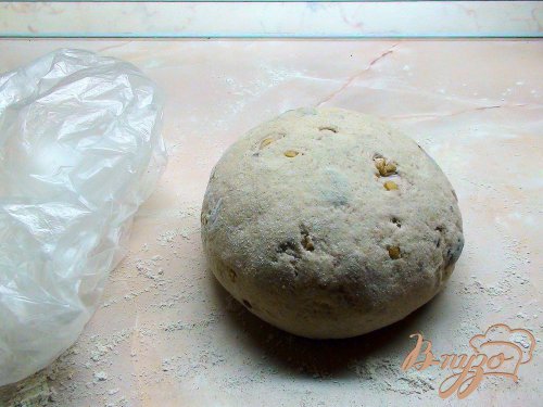 Гречишный хлеб с изюмом и орехами, на яблочной закваске. Гречишный хлеб с изюмом и орехами, на яблочной закваске.