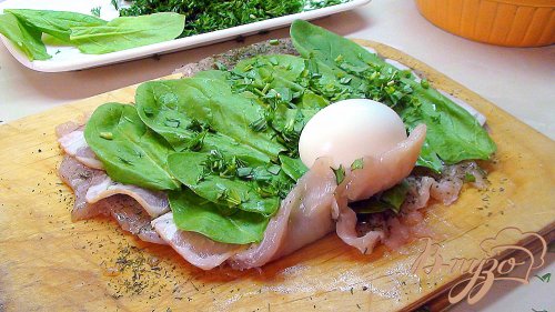 Куриные рулетики с яйцом и шпинатом, плюс масса вариантов подачи. Куриные рулетики с яйцом и шпинатом, плюс масса вариантов подачи.