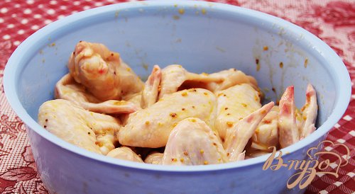 Куриные крылышки (в медово-горчичной заливке) Куриные крылышки (в медово-горчичной заливке)
