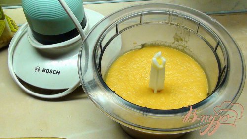 Гороховый суп пюре с сырокопчёной куриной грудкой, зелёным луком и гренками. Гороховый суп пюре с сырокопчёной куриной грудкой, зелёным луком и гренками.