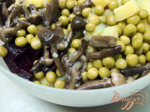 Винегрет с маринованными опятами. Винегрет с маринованными опятами.