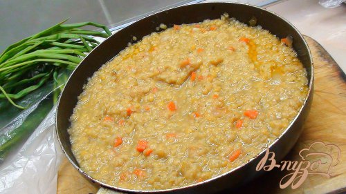Суп пюре из чечевицы с копчёной сёмгой, зелёным луком и сухариками. Суп пюре из чечевицы с копчёной сёмгой, зелёным луком и сухариками.