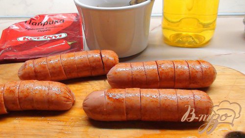 Густой супчик с фасолью и печёными сосисками. Густой супчик с фасолью и печёными сосисками.