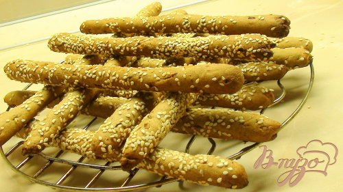 Гриссини из ржаной муки. Хлебные палочки с жареным луком и тмином. Гриссини из ржаной муки. Хлебные палочки с жареным луком и тмином.