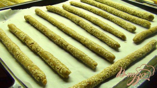 Гриссини из ржаной муки. Хлебные палочки с жареным луком и тмином. Гриссини из ржаной муки. Хлебные палочки с жареным луком и тмином.