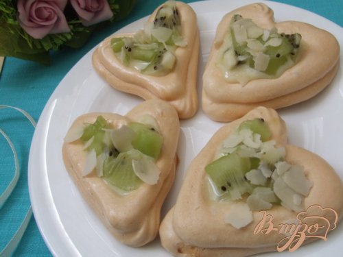 Меренги со сгущенкой и киви Меренги со сгущенкой и киви