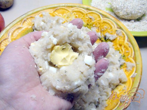 Рыбные котлеты из трески с геркулесом и варёным яйцом. Рыбные котлеты из трески с геркулесом и варёным яйцом.