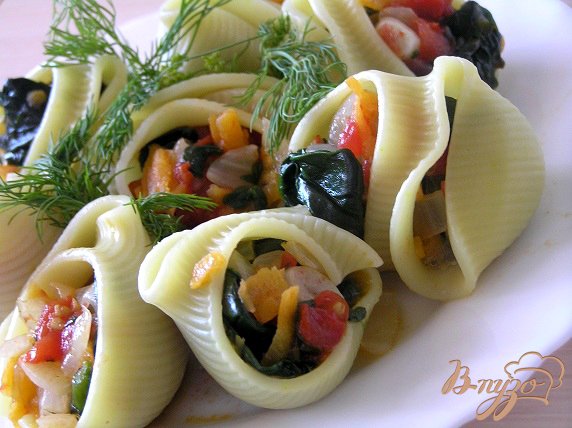 лумакони з овочами і шпинатом. як приготувати з фото