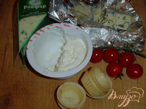 Закусочные тарталетки с рокфором и помидорами черри Закусочные тарталетки с рокфором и помидорами черри