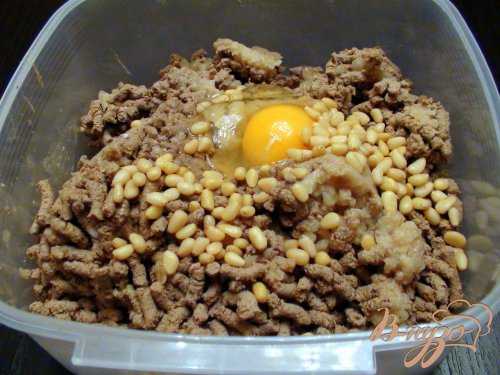 Котлеты из отварной печени с кедровыми орешками. Котлеты из отварной печени с кедровыми орешками.