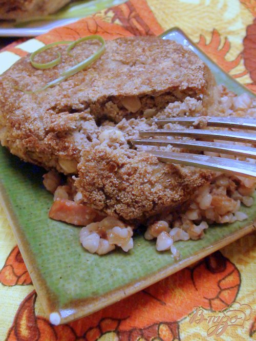 Котлеты из отварной печени с кедровыми орешками. Котлеты из отварной печени с кедровыми орешками.