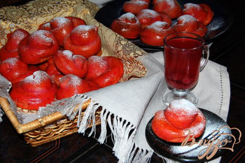 Нежные розовые булочки с заварным кремом Нежные розовые булочки с заварным кремом