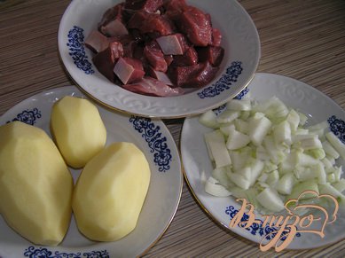 Говядина с картошечкой и стручковой фасолью в горшочке