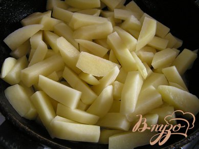 Говядина с картошечкой и стручковой фасолью в горшочке