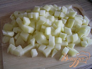 Жареный картофель с расплавленным сыром