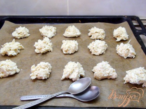 Ореховые пирожные "brutti ma buoni". Ореховые пирожные "brutti ma buoni".
