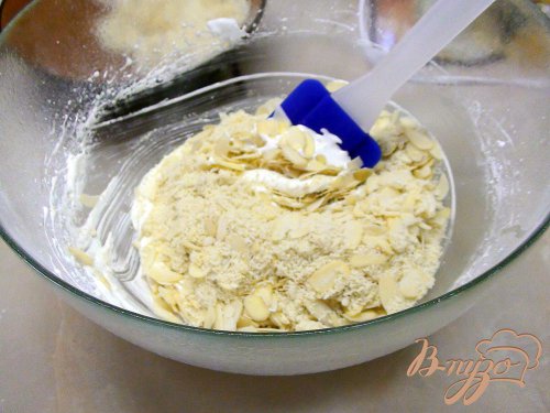 Ореховые пирожные "brutti ma buoni". Ореховые пирожные "brutti ma buoni".