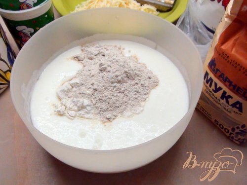 Сырные оладушки с цельнозерновой мукой и припёком из тигровых креветок. Сырные оладушки с цельнозерновой мукой и припёком из тигровых креветок.