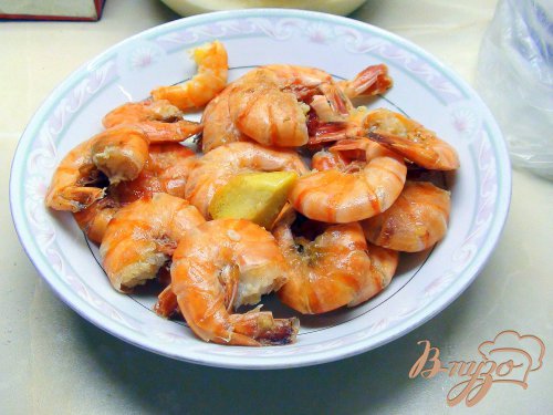 Сырные оладушки с цельнозерновой мукой и припёком из тигровых креветок. Сырные оладушки с цельнозерновой мукой и припёком из тигровых креветок.