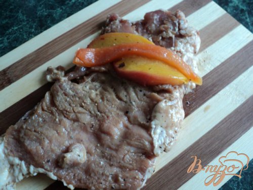 Рулетики с персиками и перцем. Рулетики с персиками и перцем.