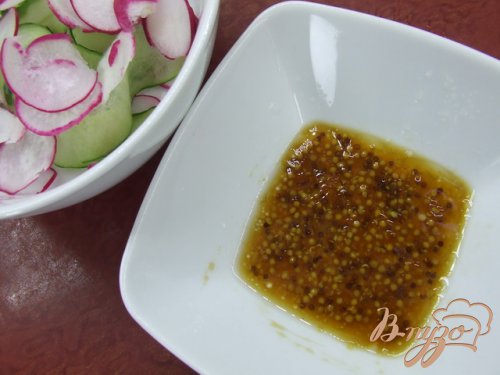 Салат с редисом и огурцом Салат с редисом и огурцом