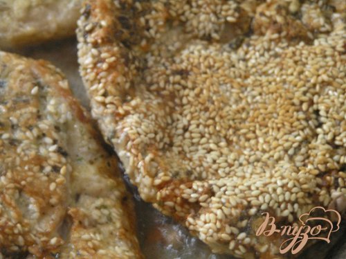 Шницель в мятной панировке с кунжутом Шницель в мятной панировке с кунжутом