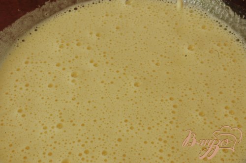 Шарлотка с яблоками и черной смородиной Шарлотка с яблоками и черной смородиной