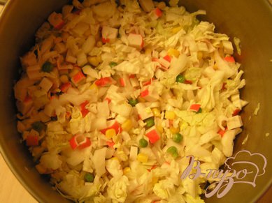 Салат с пекинской капустой и крабовыми палочками Салат с пекинской капустой и крабовыми палочками