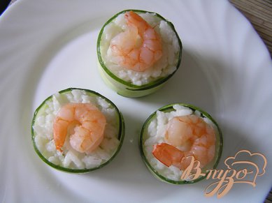 Роллы с тунцом и креветками Роллы с тунцом и креветками