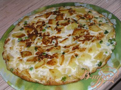 Тортилья с луком, чесноком и зеленым горошком Тортилья с луком, чесноком и зеленым горошком