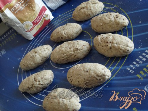 Булочки с кунжутом и семенами льна из цельнозерновой муки Булочки с кунжутом и семенами льна из цельнозерновой муки