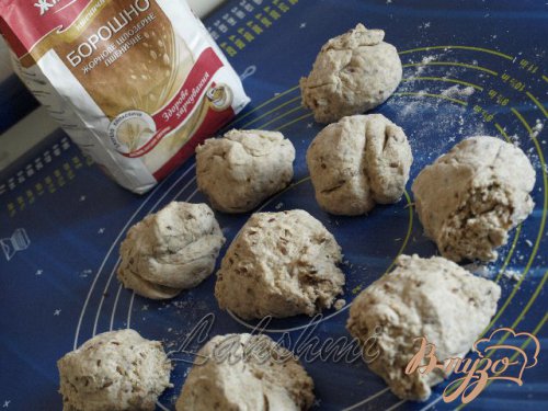 Булочки с кунжутом и семенами льна из цельнозерновой муки Булочки с кунжутом и семенами льна из цельнозерновой муки