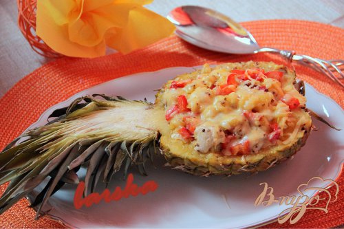 Ананас с курочкой и паприкой в ананасной кошeлке Ананас с курочкой и паприкой в ананасной кошeлке