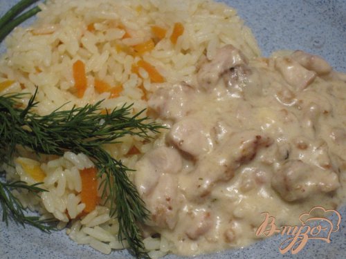 Грудка со сливочным соусом с рисом. Грудка со сливочным соусом с рисом.