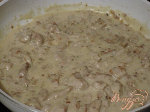 Грудка со сливочным соусом с рисом. Грудка со сливочным соусом с рисом.