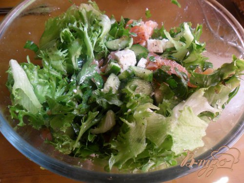 Салат с красной рыбой и сыром. Салат с красной рыбой и сыром.