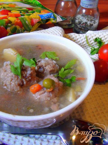 Густой супчик для вечно занятых мамочек с мясными клёцками, гречкой и овощами. Густой супчик для вечно занятых мамочек с мясными клёцками, гречкой и овощами.