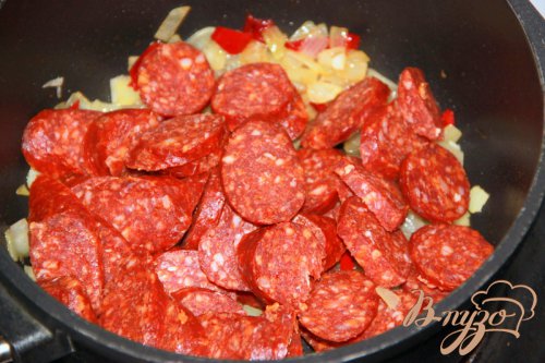 Острый фасолевый суп с Chorizo Острый фасолевый суп с Chorizo
