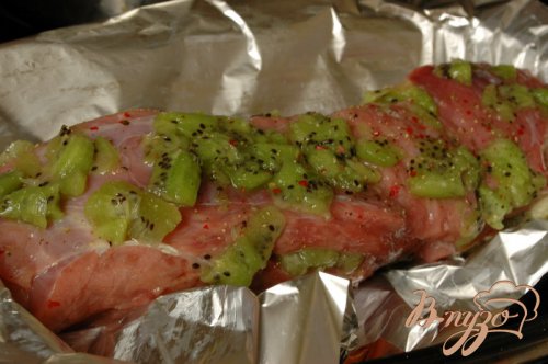 Мясо, запеченное с киви Мясо, запеченное с киви