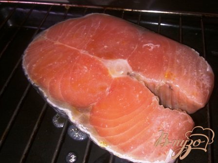 Стейк из форели с соусом из черешни Стейк из форели с соусом из черешни