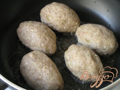 Пряные котлетки с сушеными травами и чесноком Пряные котлетки с сушеными травами и чесноком