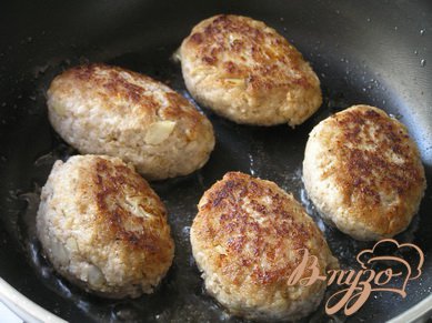 Пряные котлетки с сушеными травами и чесноком Пряные котлетки с сушеными травами и чесноком