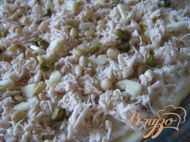 Пицца с курицей, кедровыми орешками и каперсами Пицца с курицей, кедровыми орешками и каперсами