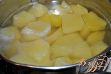 Молодой картофель с чесноком и зеленью Молодой картофель с чесноком и зеленью