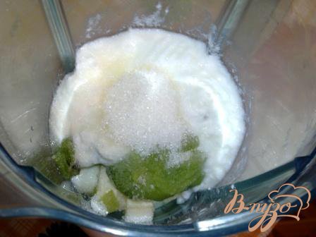 Йогуртовый коктейль с бананом и киви Йогуртовый коктейль с бананом и киви