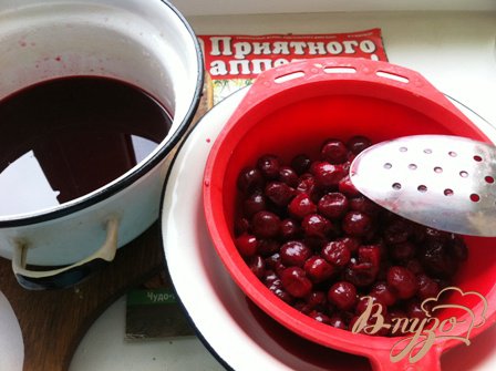 Шварцвальдский вишневый торт ("Черный лес") Шварцвальдский вишневый торт ("Черный лес")