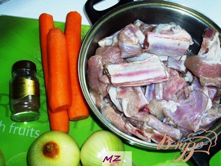 Телячьи ребрышки с соусом и черносливом Телячьи ребрышки с соусом и черносливом